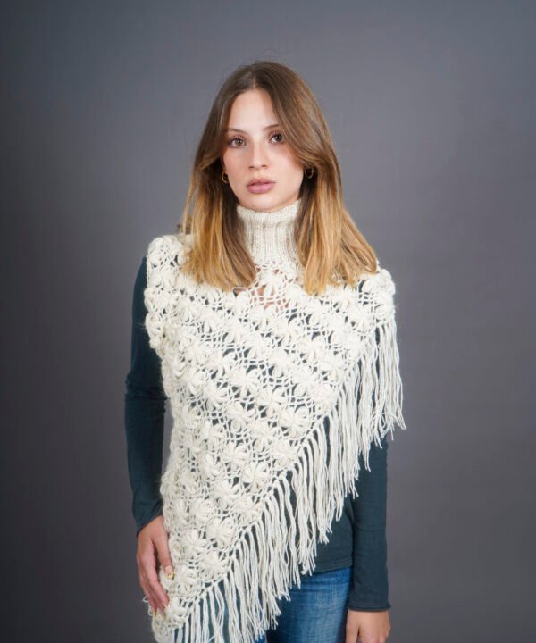 Jasmin poncho with chains
