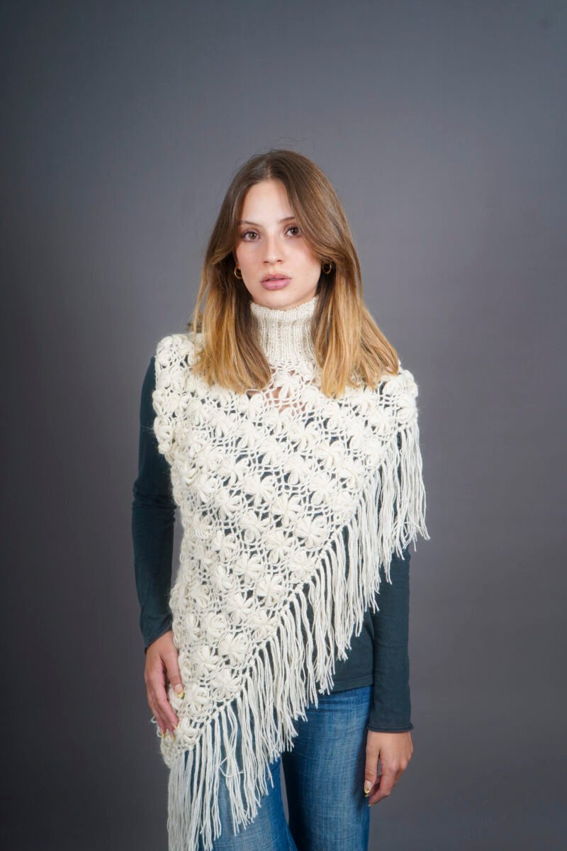 Jasmin poncho with chains