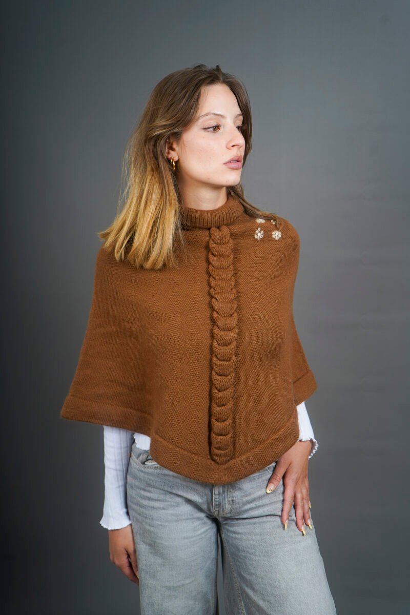 poncho-marron-con-corazon