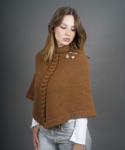 poncho-marron-con-corazon