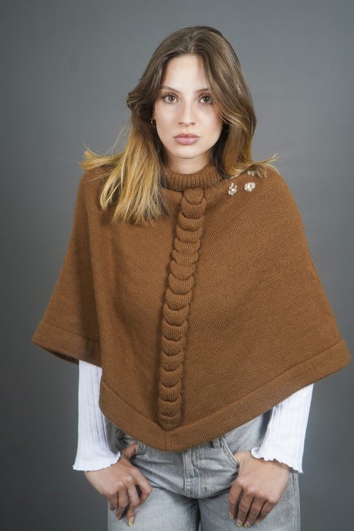 poncho-marron-con-corazon